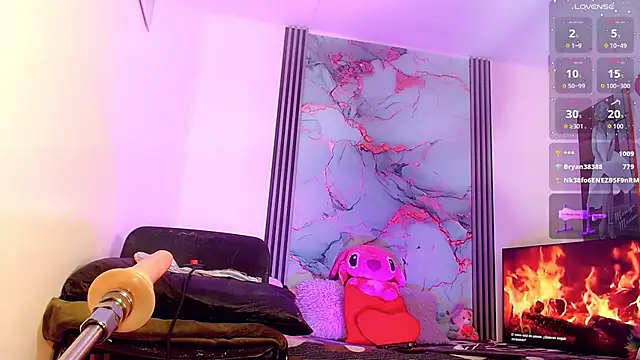 Snapshot of _ChanellR_ chatting on 10/17/25, 11:02 ChanellR online show from 10/17/25, 11:02