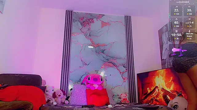 Snapshot of _ChanellR_ chatting on 11/05/25, 11:21 ChanellR online show from 11/05/25, 11:21