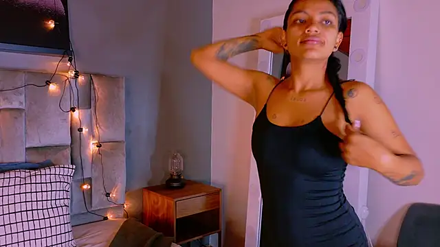 Snapshot of rachellmartinez chatting on 10/22/25, 11:43 rachellmartinez online show from 10/22/25, 11:43