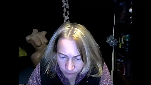 wLESLYMOSw online show from 10/16/25, 08:15