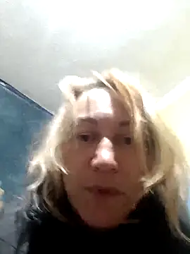 wLESLYMOSw online show from 11/23/25, 06:52