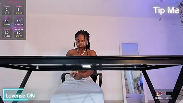 EmmaSanzz  online show from 03/04/25, 11:29