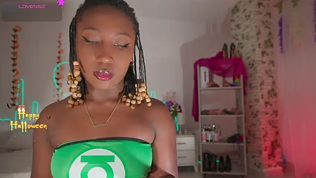 EmmaSanzz  online show from 10/28/25, 11:36