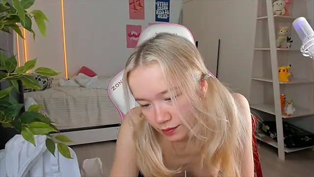 Lily Young online show from 12/17/25, 06:19