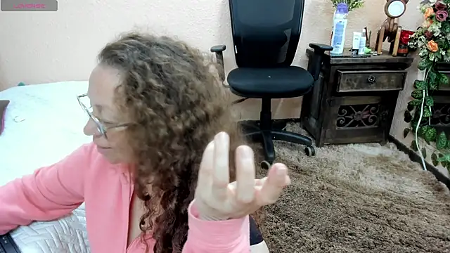 Snapshot of pamela_bell chatting on 12/06/24, 03:41 pamela bell online show from 12/06/24, 03:41