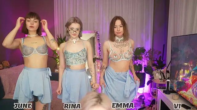 Snapshot of your_favoritegirls chatting on 10/12/25, 01:04 your favoritegirls online show from 10/12/25, 01:04