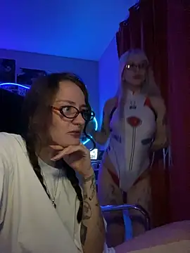 Dooubletroublee online show from 10/03/25, 10:29