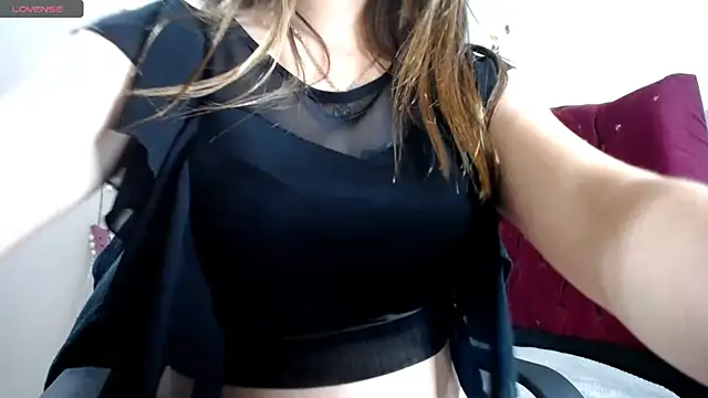 Snapshot of Luna_girlhot_ chatting on 12/18/24, 07:19 Luna girlhot online show from 12/18/24, 07:19