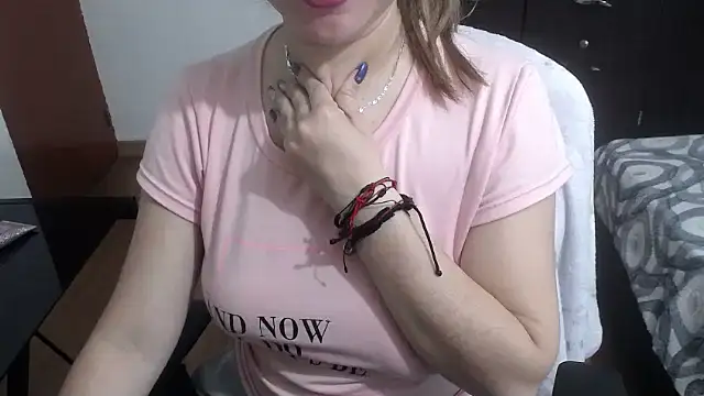 Snapshot of Luna_girlhot_ chatting on 02/08/25, 04:36 Luna girlhot online show from 02/08/25, 04:36