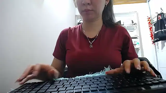 Luna girlhot  online show from 04/29/26, 06:58
