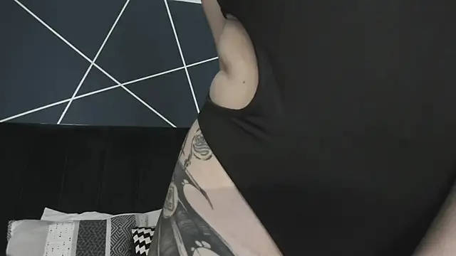 Adeelinee online show from 02/18/25, 10:36