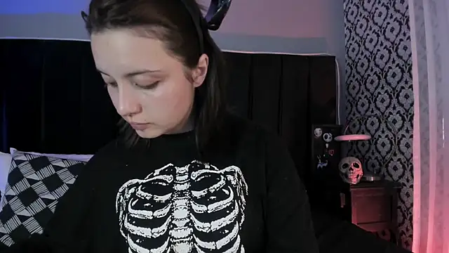 Adeelinee online show from 03/31/26, 07:36