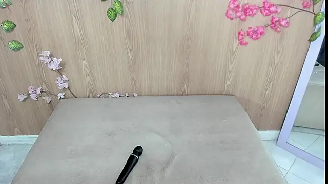 jenelotizz06 online show from 05/17/26, 03:04