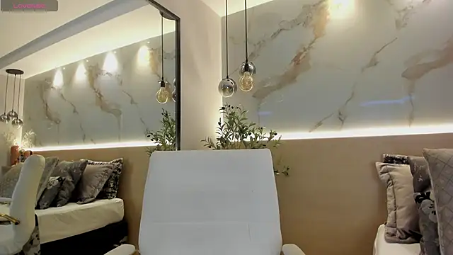 LeaThompson online show from 02/24/25, 04:49