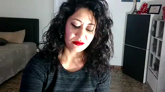 Snapshot of danasantoreal chatting on 12/18/24, 03:55 danasantoreal online show from 12/18/24, 03:55