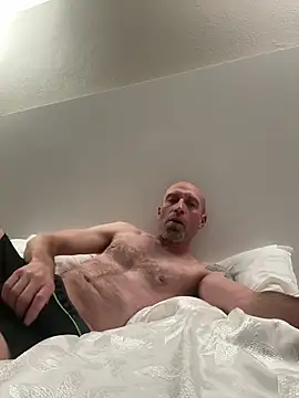 El Gizmo online show from 01/27/25, 02:57