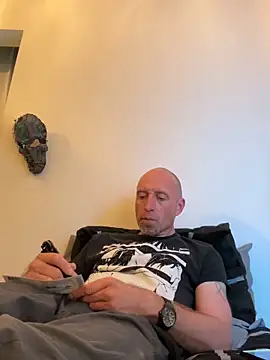 El Gizmo online show from 09/29/25, 04:45