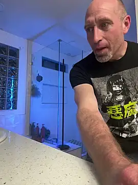 El Gizmo online show from 12/21/25, 03:57