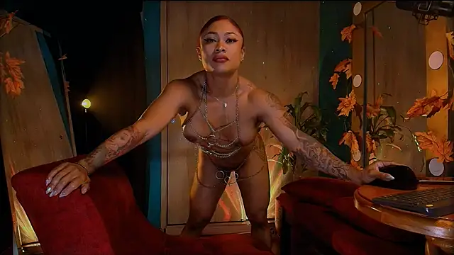 Snapshot of HeidiCox chatting on 12/21/24, 01:26 HeidiCox online show from 12/21/24, 01:26