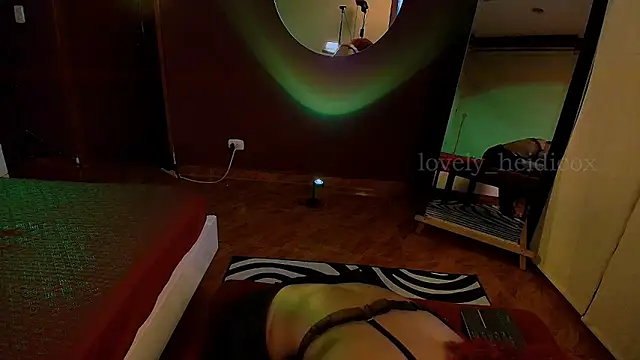 Snapshot of HeidiCox chatting on 12/04/25, 01:26 HeidiCox online show from 12/04/25, 01:26