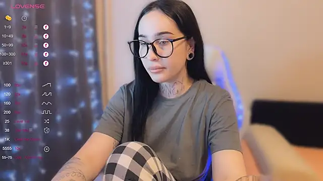 Snapshot of AnastasiaSun chatting on 10/19/25, 03:56 AnastasiaSun online show from 10/19/25, 03:56