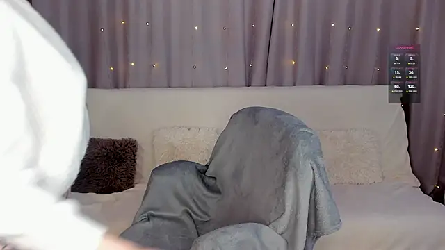 LisaMooore online show from 01/11/25, 04:16