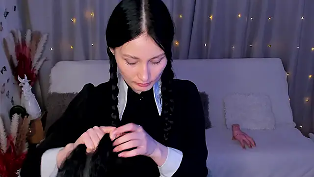 LisaMooore online show from 02/13/25, 10:43