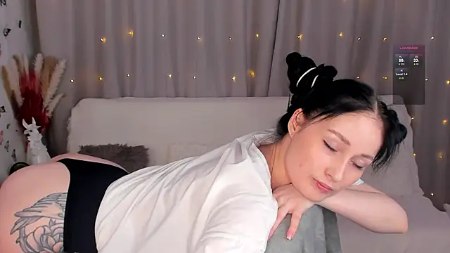 LisaMooore online show from 02/15/25, 03:28