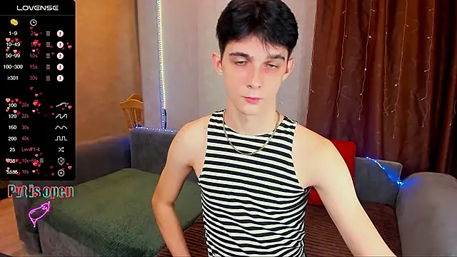 Snapshot of Aaron_Boom chatting on 11/14/25, 05:17 Aaron Boom online show from 11/14/25, 05:17