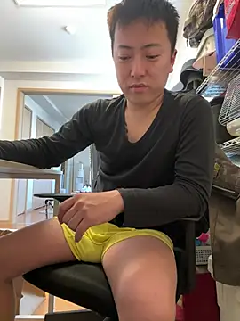 emon2122 online show from 02/26/25, 06:47