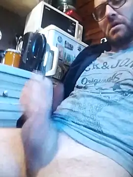 tomee83 online show from 11/02/25, 06:38