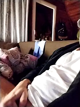 tomee83 online show from 12/17/25, 05:24