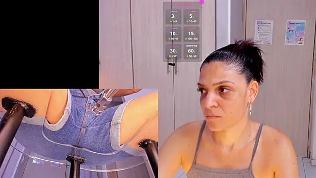 Snapshot of KatteMoss chatting on 02/25/25, 07:58 KatteMoss online show from 02/25/25, 07:58