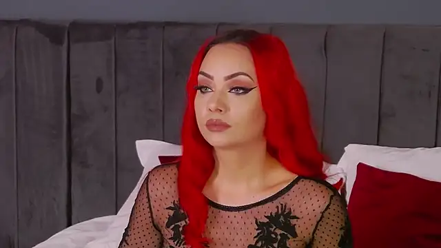 Snapshot of Emmelyn chatting on 09/17/25, 04:36 Emmelyn online show from 09/17/25, 04:36