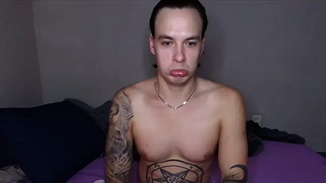 Snapshot of baphomet_from_ice chatting on 09/16/25, 03:46 baphomet from ice online show from 09/16/25, 03:46