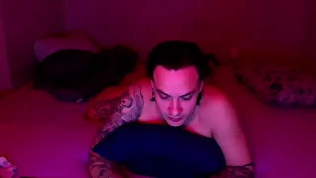 Snapshot of baphomet_from_ice chatting on 11/19/25, 02:50 baphomet from ice online show from 11/19/25, 02:50