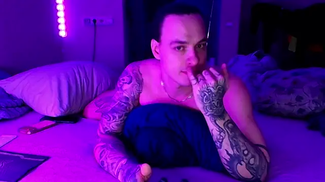 Snapshot of baphomet_from_ice chatting on 04/16/26, 01:23 baphomet from ice online show from 04/16/26, 01:23