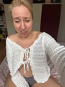 MariaValentine online show from 12/19/25, 09:38