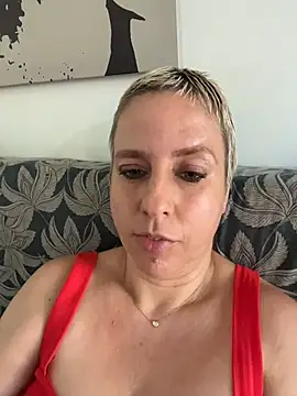 Snapshot of MariaValentine chatting on 07/13/26, 06:49 MariaValentine online show from 07/13/26, 06:49