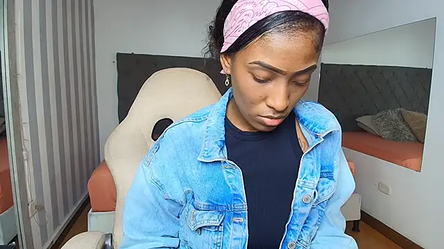 rebeca cortez  online show from 01/28/25, 03:36