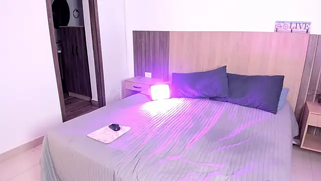 rebeca cortez  online show from 12/19/25, 08:49