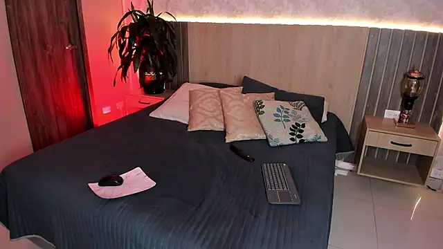 rebeca cortez  online show from 04/16/26, 08:09