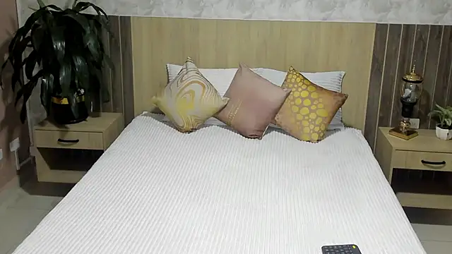 rebeca cortez  online show from 06/16/26, 09:28
