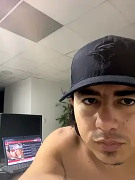 DanielGomez9 online show from 12/16/25, 06:51