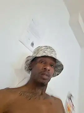 Snapshot of Puffgettingstuffed chatting on 12/22/25, 09:28 Puffgettingstuffed online show from 12/22/25, 09:28