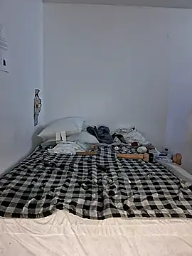 Snapshot of Puffgettingstuffed chatting on 12/23/25, 09:18 Puffgettingstuffed online show from 12/23/25, 09:18