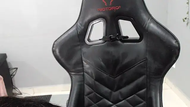 Snapshot of Livia_Diaz chatting on 11/14/25, 02:21 Livia Diaz online show from 11/14/25, 02:21