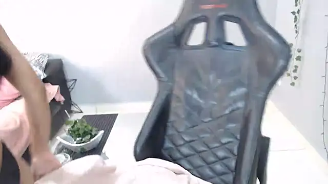 Snapshot of Livia_Diaz chatting on 11/28/25, 10:07 Livia Diaz online show from 11/28/25, 10:07