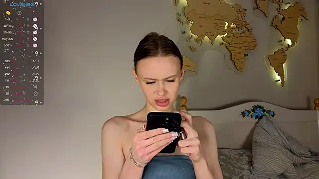 Snapshot of TaraSims chatting on 12/10/24, 11:19 TaraSims online show from 12/10/24, 11:19