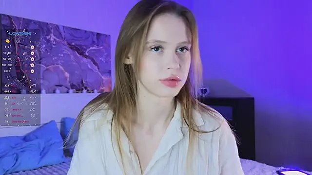 Snapshot of TaraSims chatting on 12/15/24, 11:20 TaraSims online show from 12/15/24, 11:20